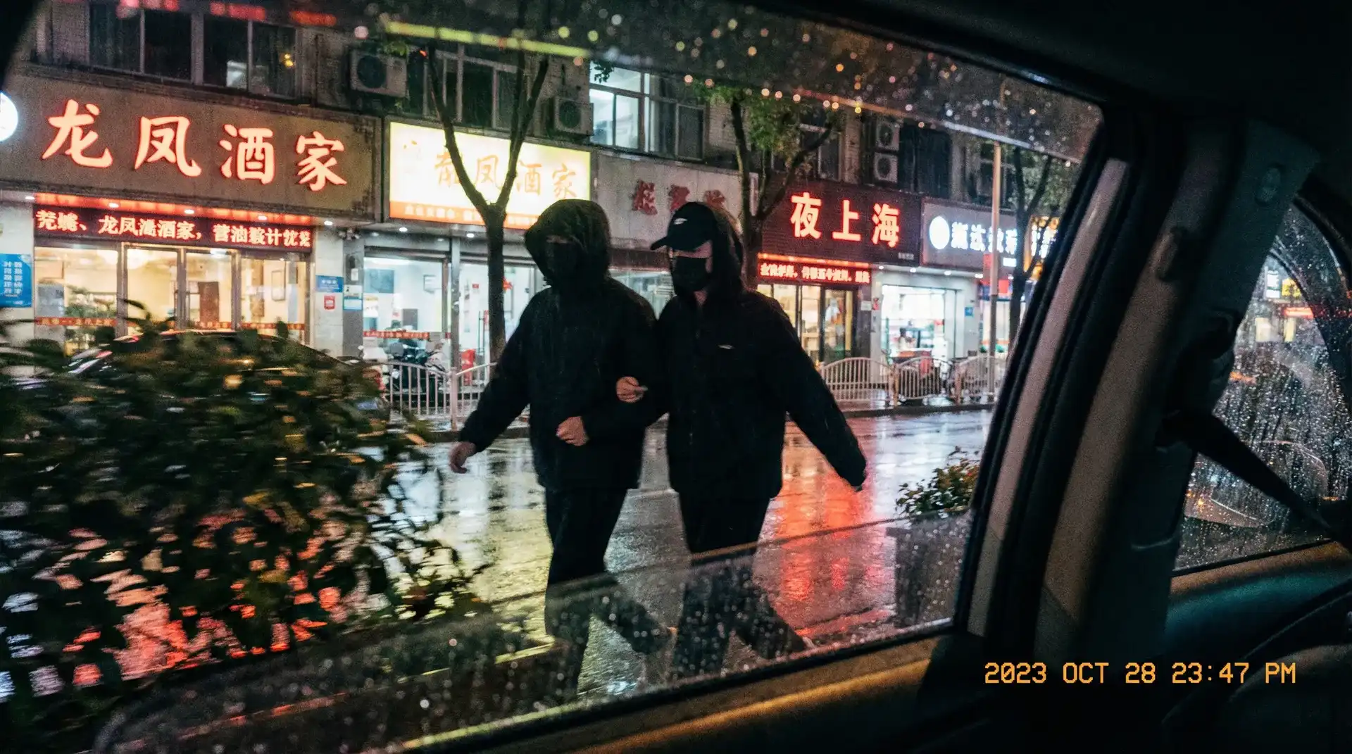黑料社-真实可靠黑料社吃瓜爆料_黑料社资源站 - 顶流明星深夜密会现场抓拍照片